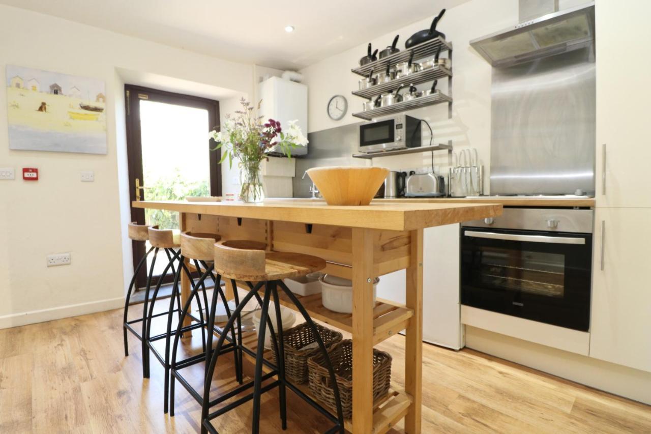 Town Centre Apartment With Parking Padstow Exterior photo